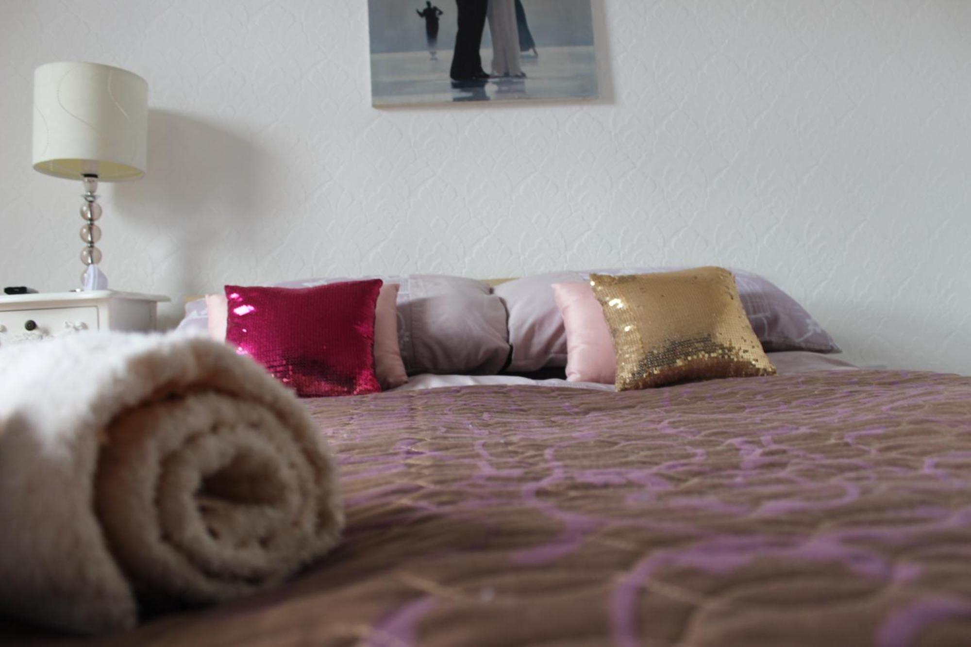 Mother-In-Law Guest House Hotel Leeds 리즈 외부 사진