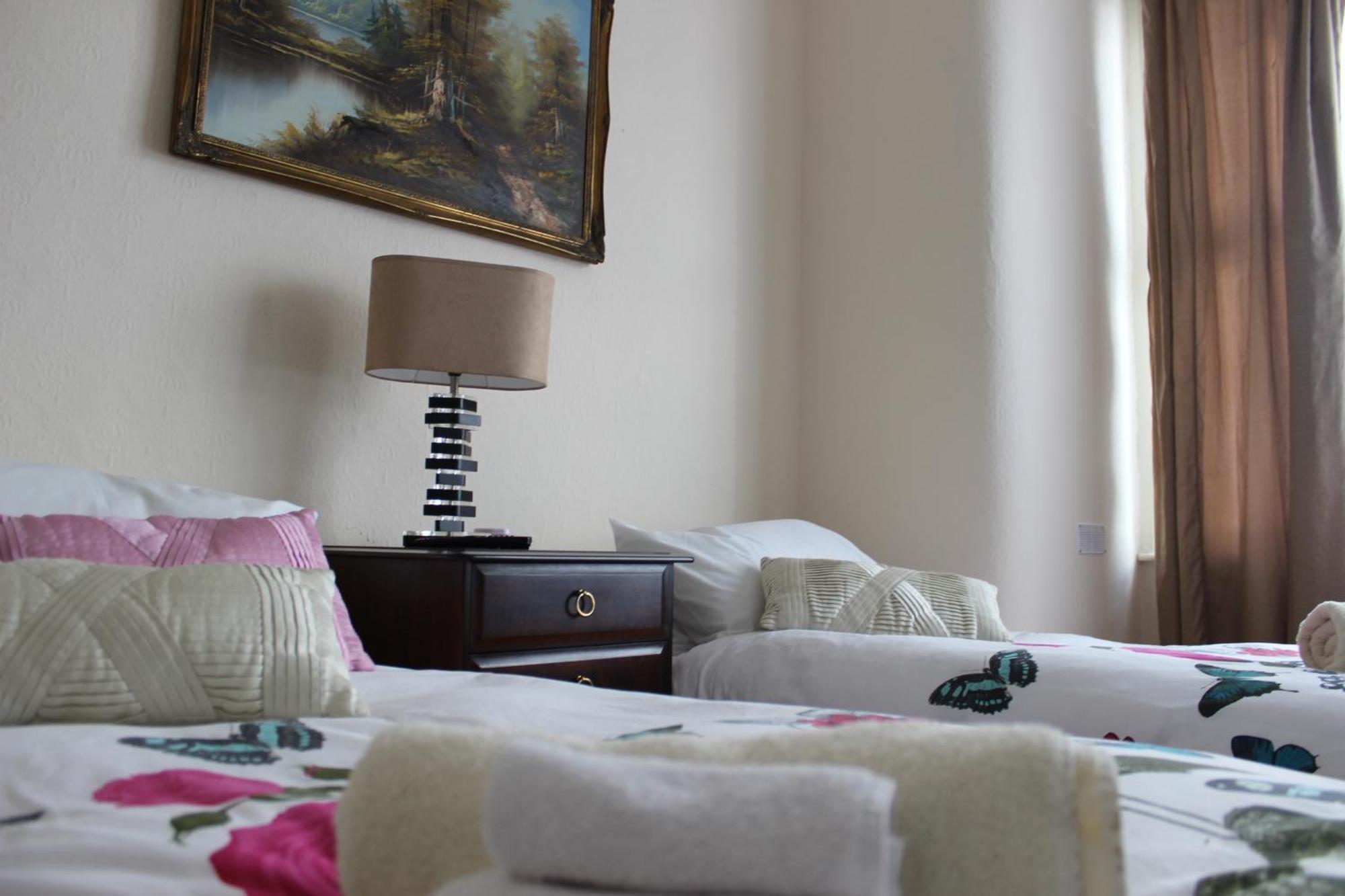Mother-In-Law Guest House Hotel Leeds 리즈 외부 사진
