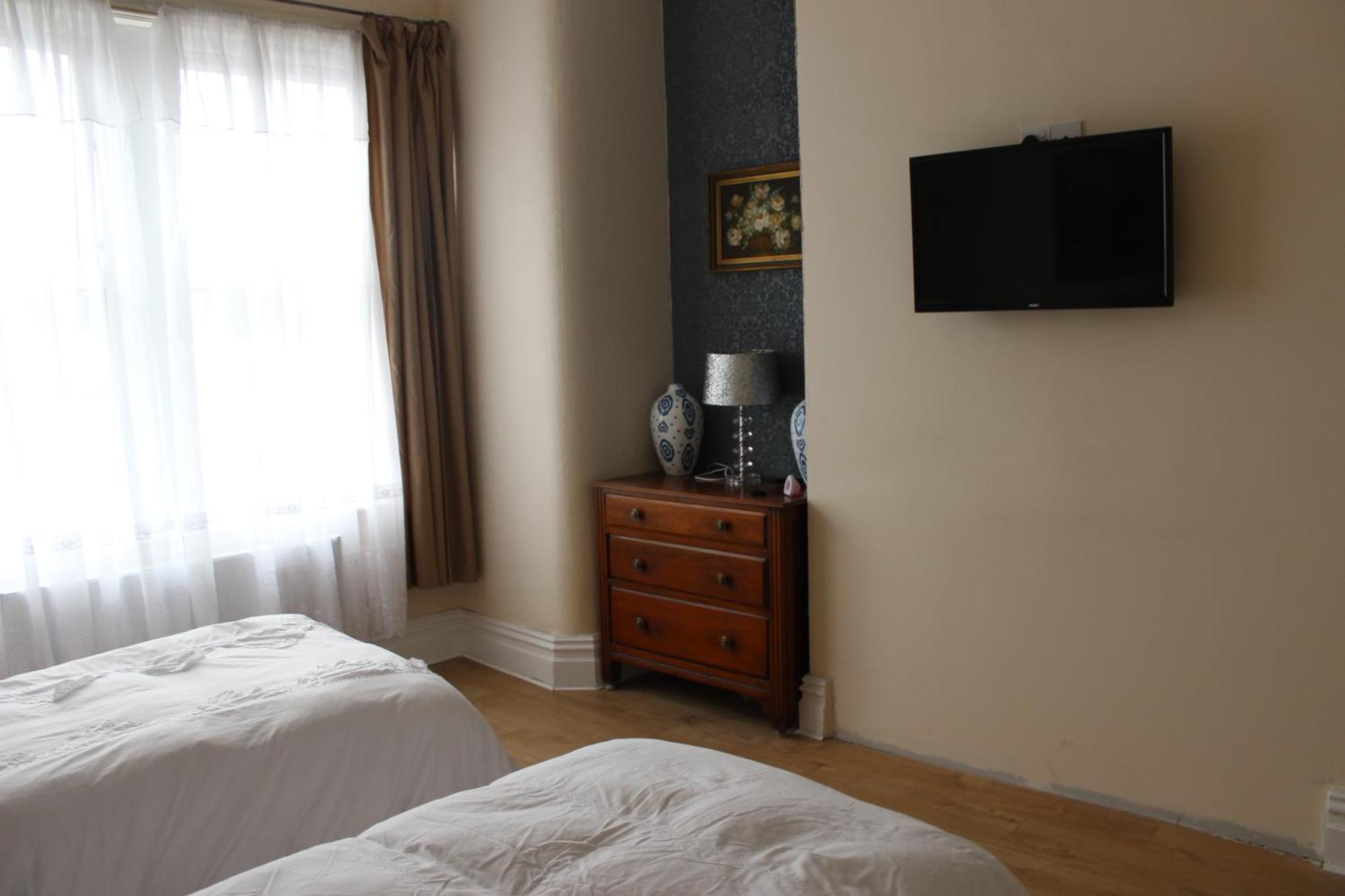 Mother-In-Law Guest House Hotel Leeds 리즈 외부 사진