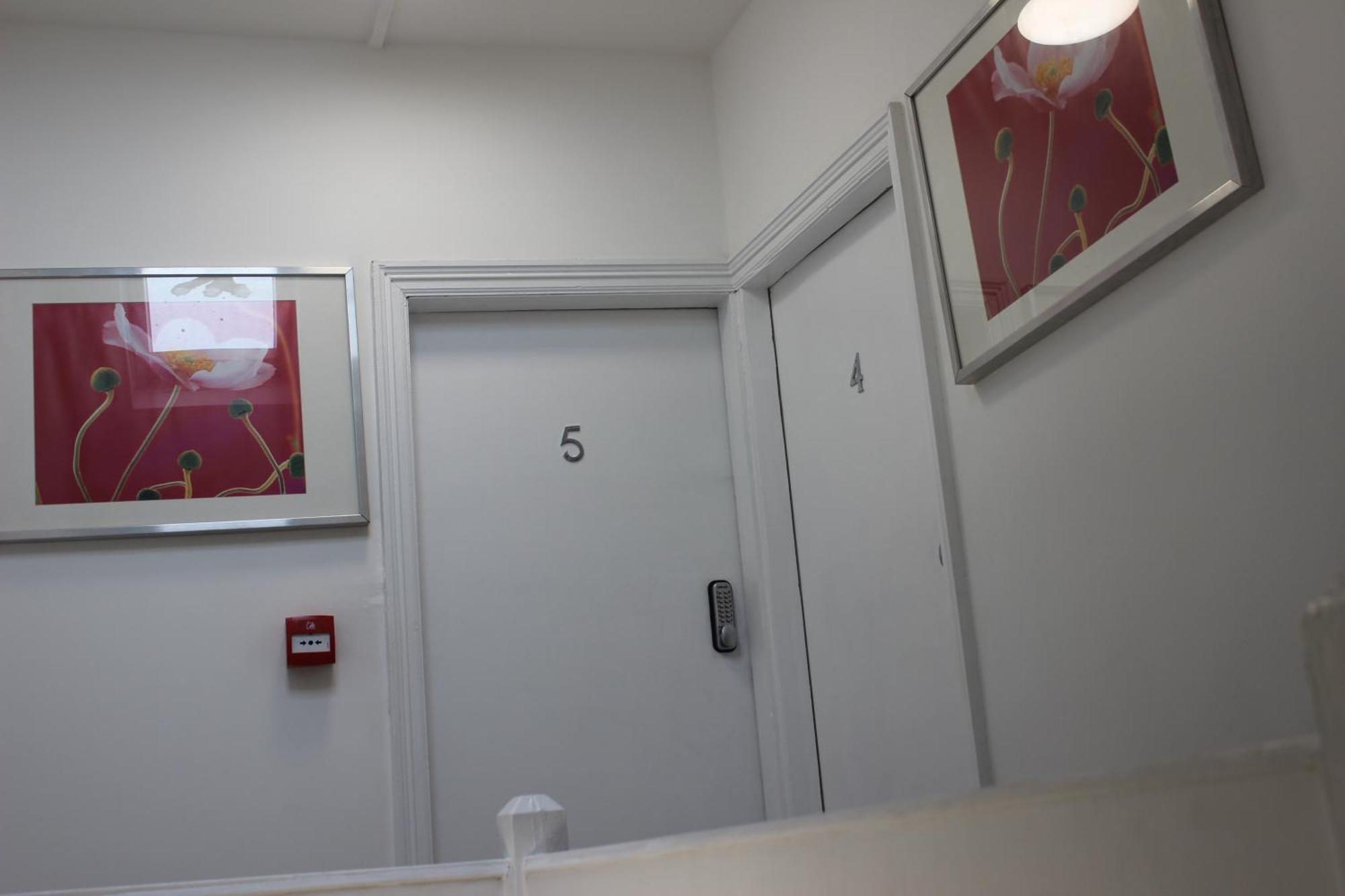 Mother-In-Law Guest House Hotel Leeds 리즈 외부 사진