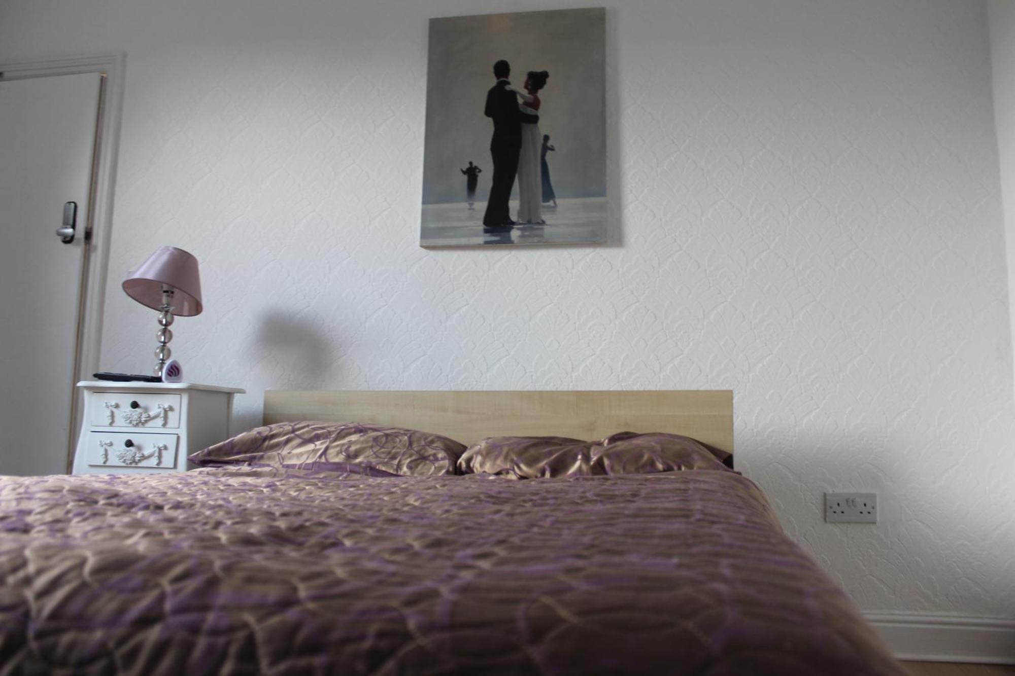 Mother-In-Law Guest House Hotel Leeds 리즈 외부 사진
