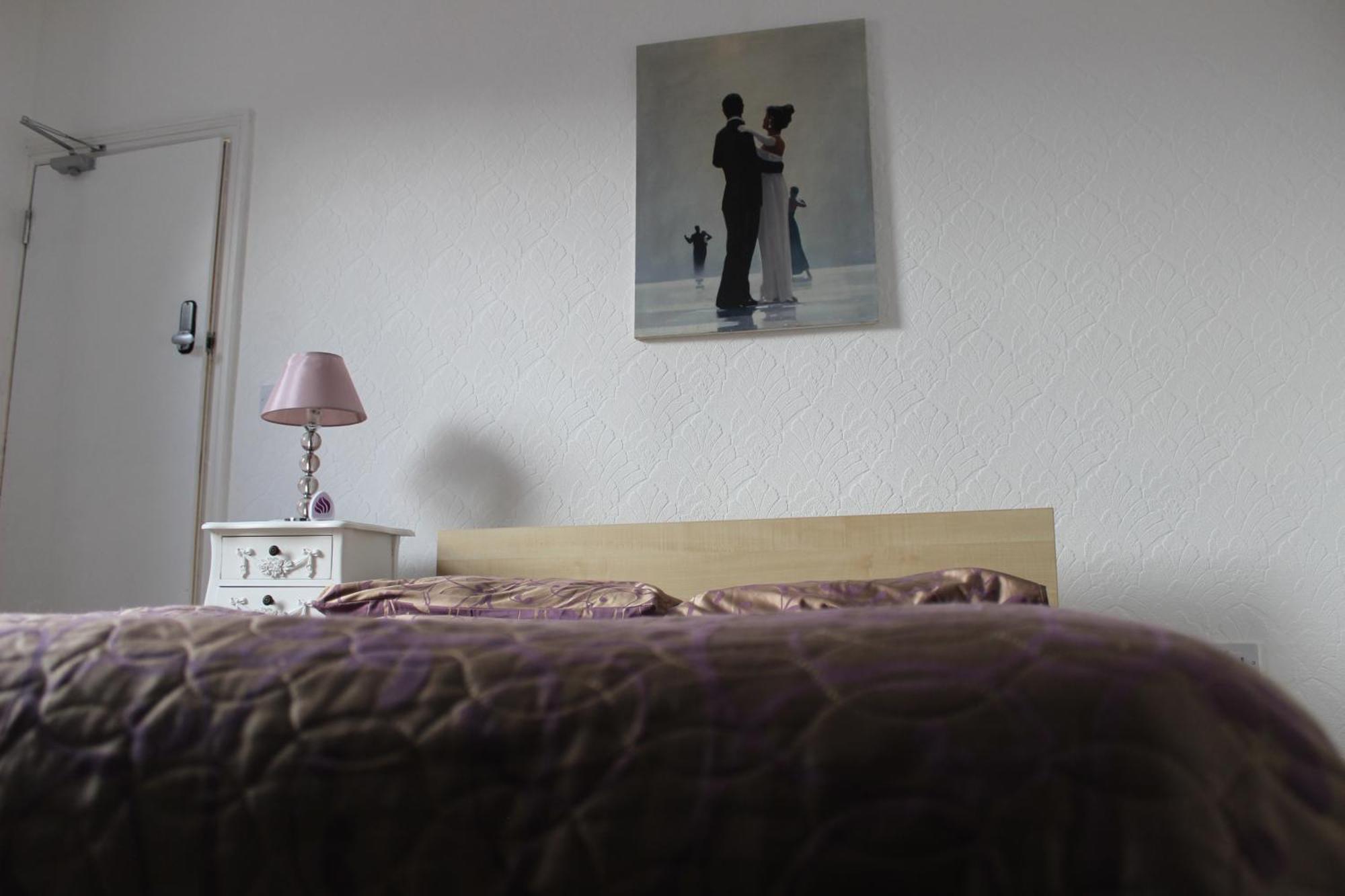 Mother-In-Law Guest House Hotel Leeds 리즈 외부 사진