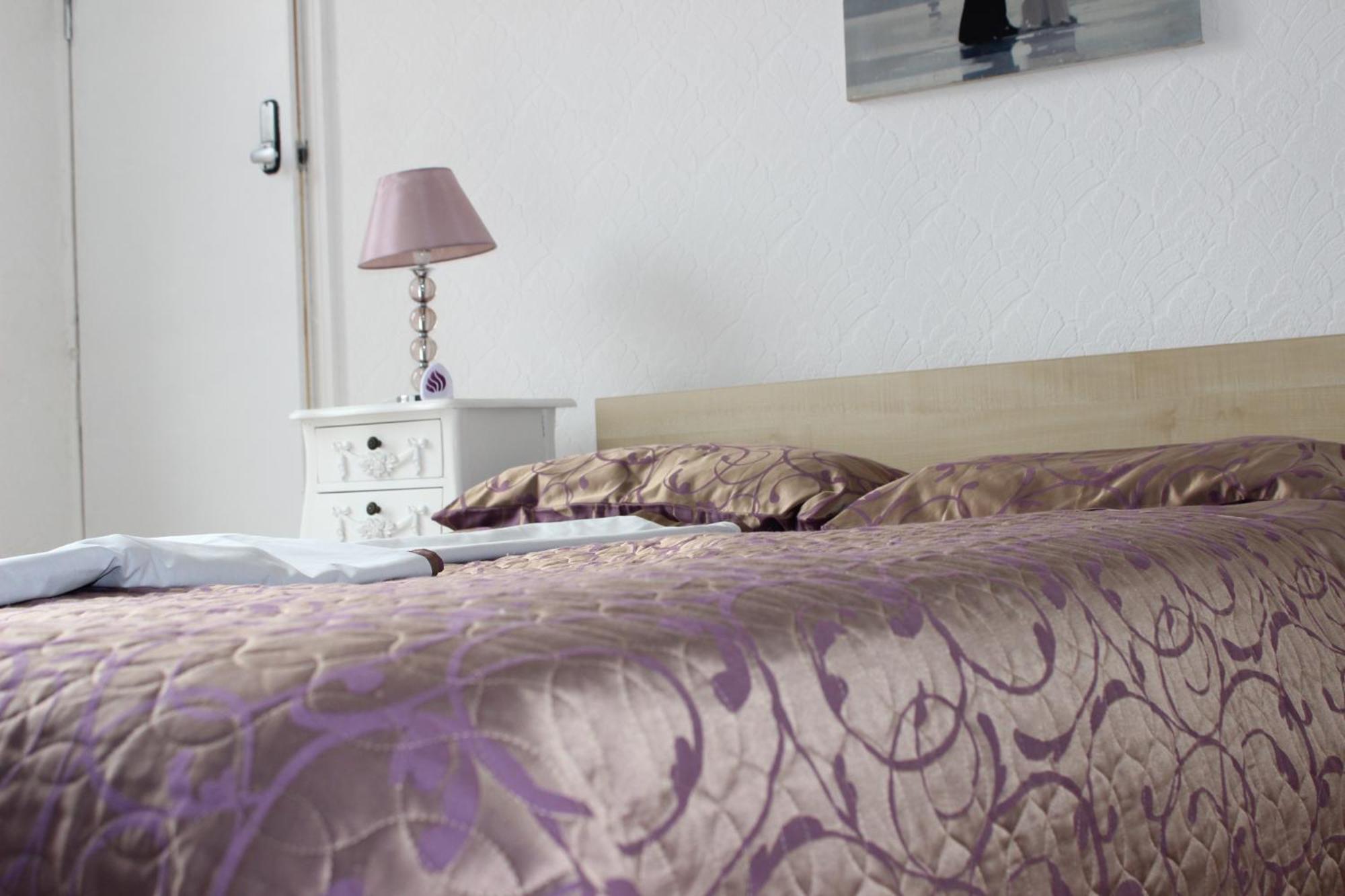 Mother-In-Law Guest House Hotel Leeds 리즈 외부 사진
