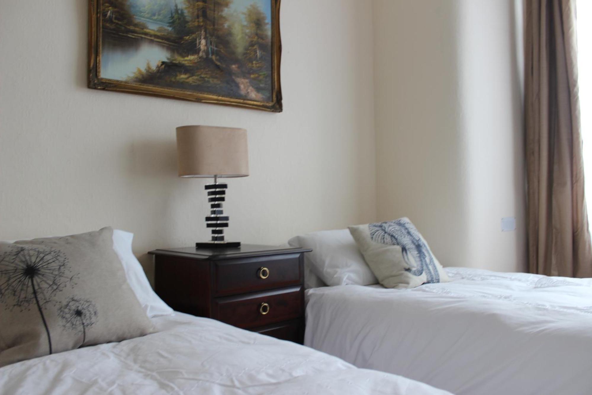 Mother-In-Law Guest House Hotel Leeds 리즈 외부 사진