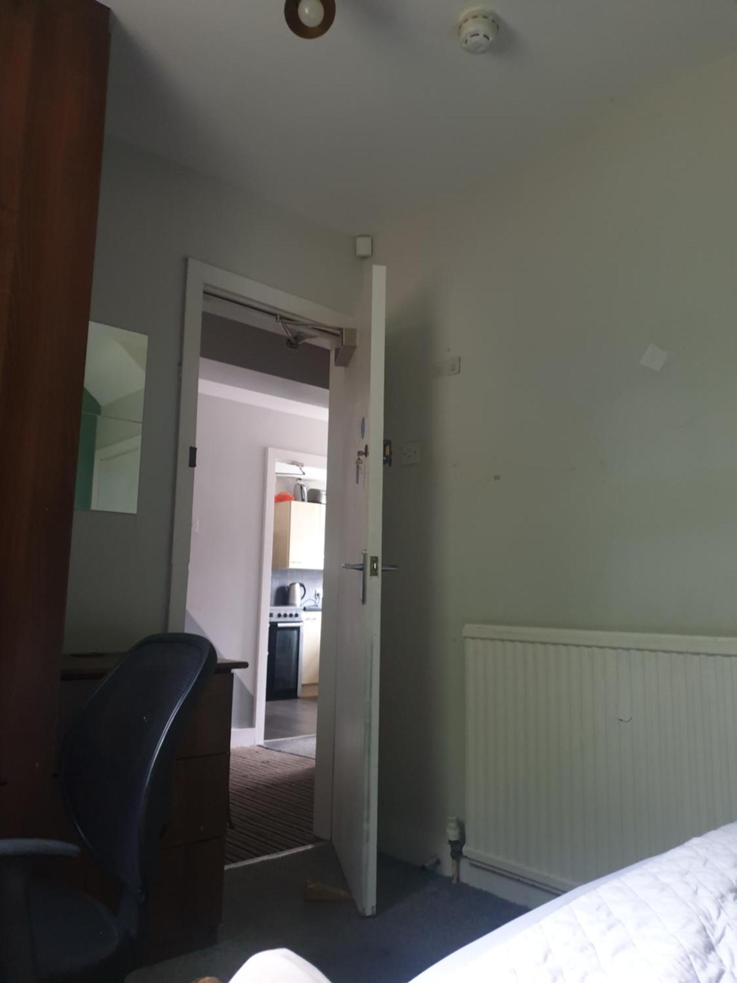 Mother-In-Law Guest House Hotel Leeds 리즈 외부 사진