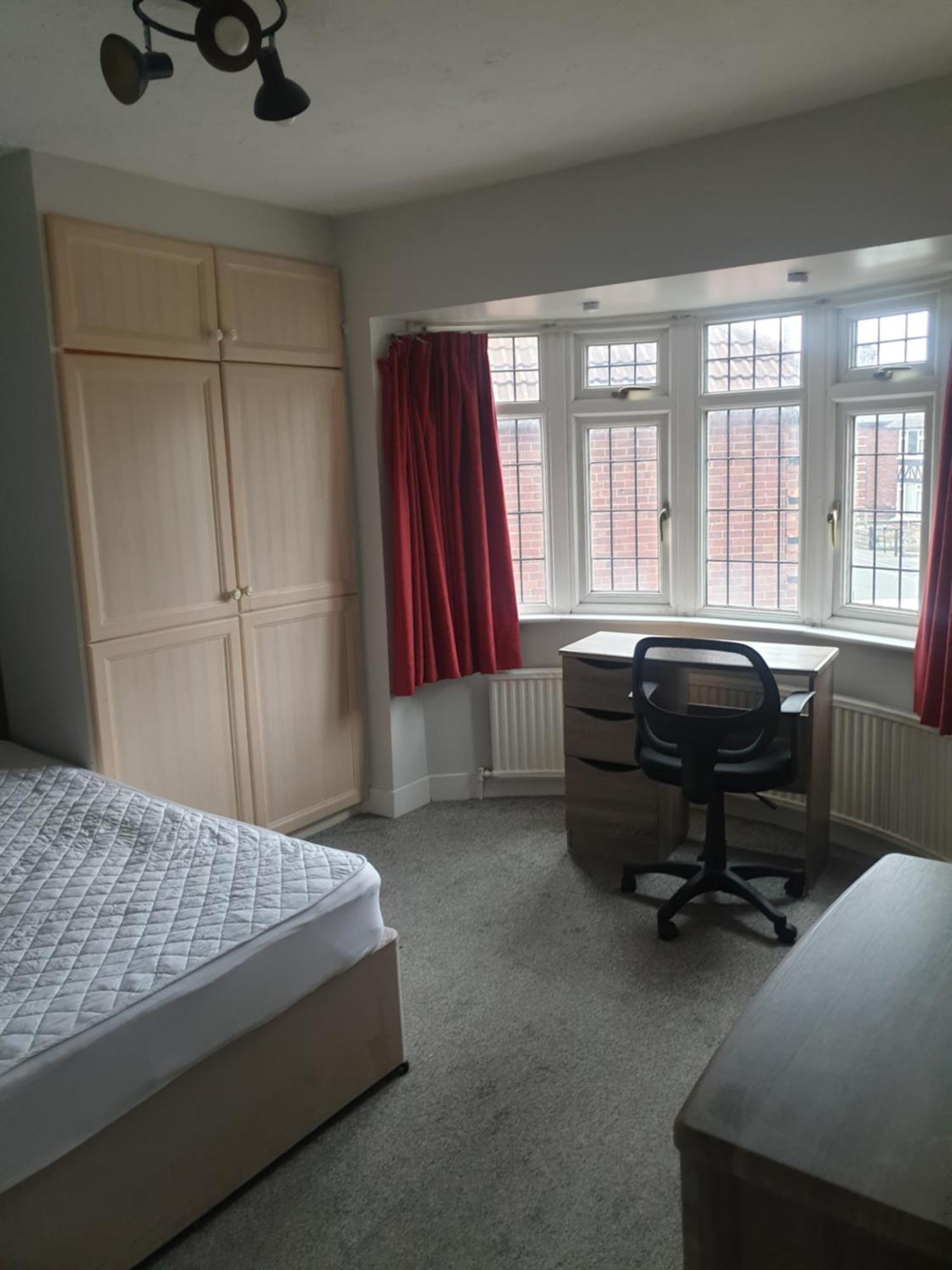 Mother-In-Law Guest House Hotel Leeds 리즈 외부 사진