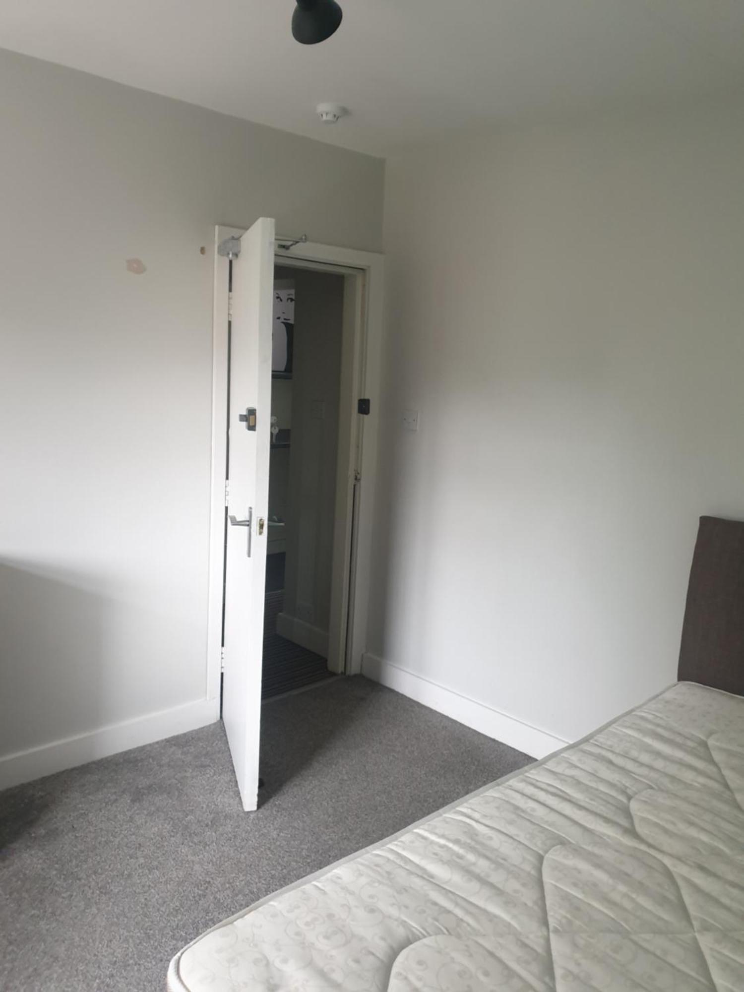 Mother-In-Law Guest House Hotel Leeds 리즈 외부 사진