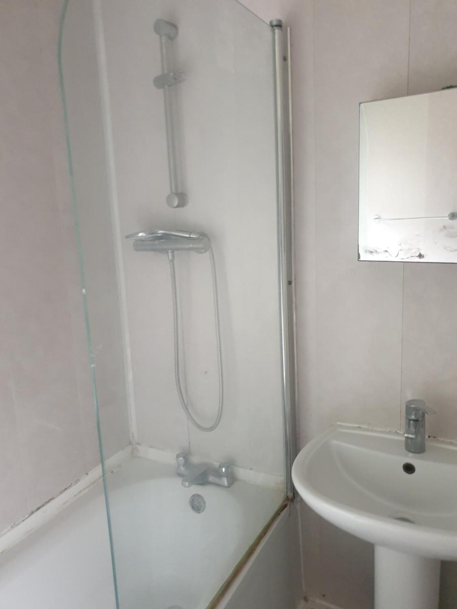 Mother-In-Law Guest House Hotel Leeds 리즈 외부 사진