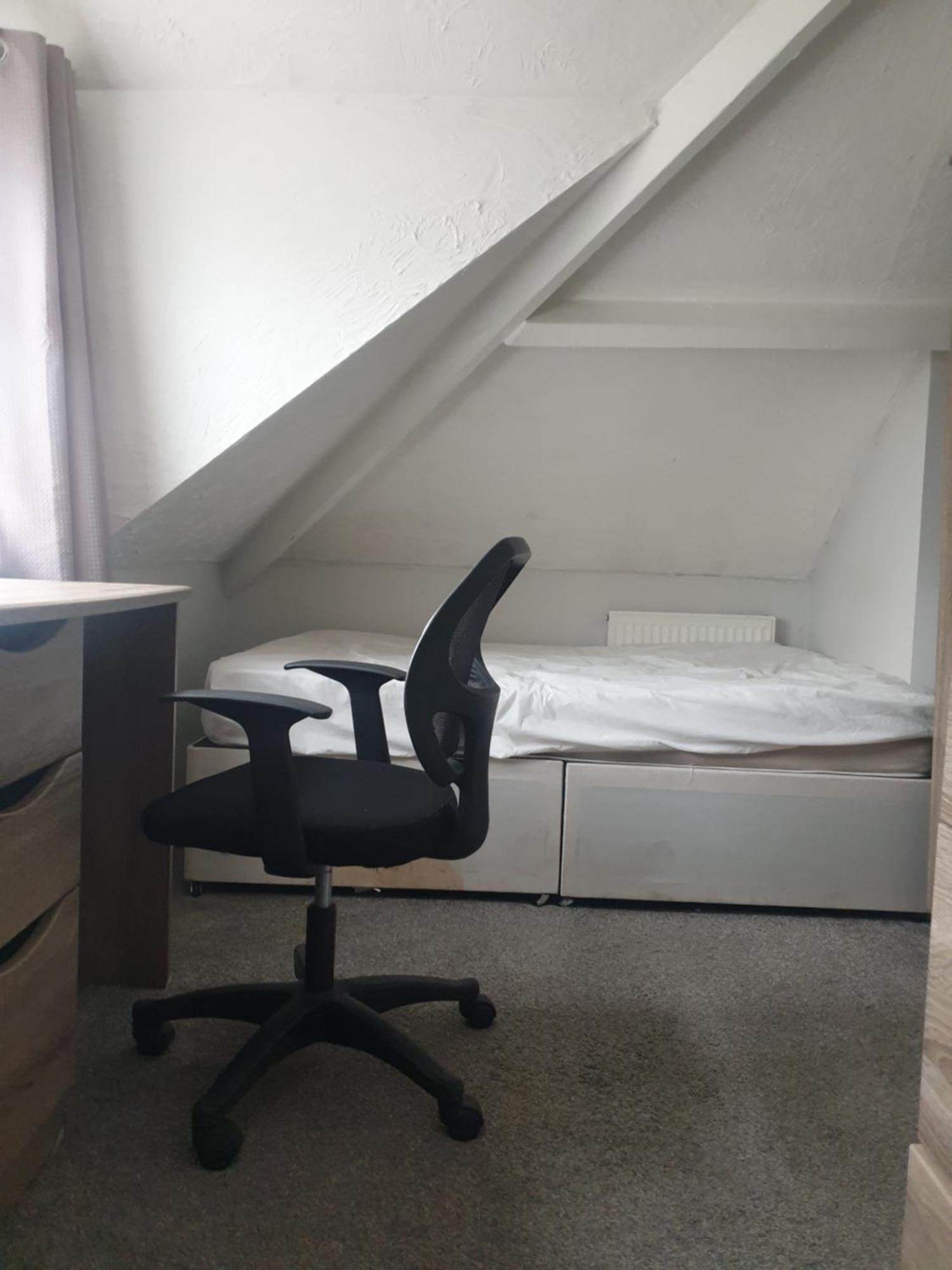 Mother-In-Law Guest House Hotel Leeds 리즈 외부 사진