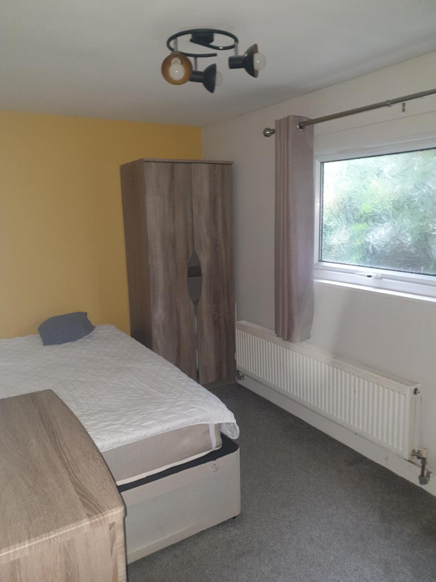 Mother-In-Law Guest House Hotel Leeds 리즈 외부 사진