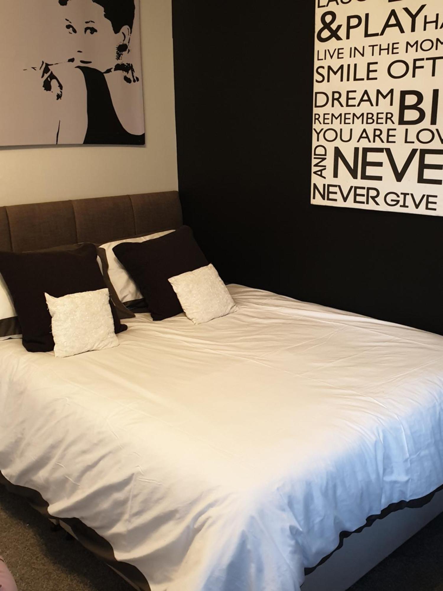 Mother-In-Law Guest House Hotel Leeds 리즈 외부 사진